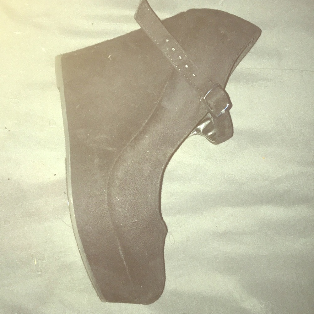 Heels - Picture 2 of 4